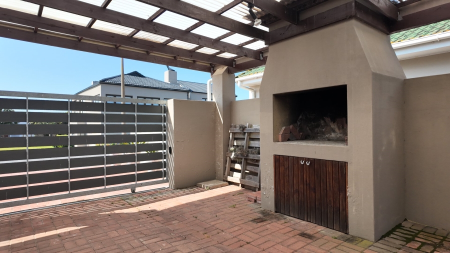 3 Bedroom Property for Sale in Stilbaai Wes Western Cape
